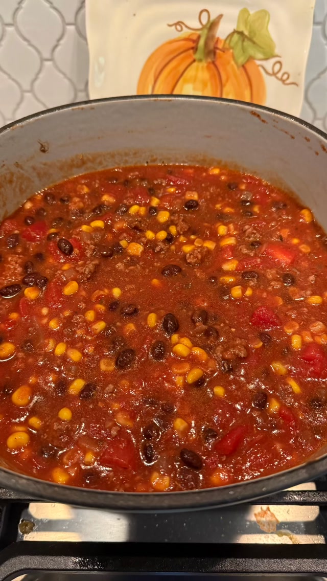 Football season is my favorite because it means all of my favorite flavors are back! I love eating cornbread with my chili… now I can have my chili on top of my cornbread! This new brownie bowl pan is crushing it!

#footballseason #chili #delicious